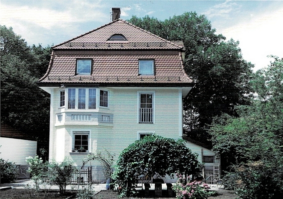 Das Bürgerhaus in der Feldmochinger Str. 3 nach der Renovierung in 2017