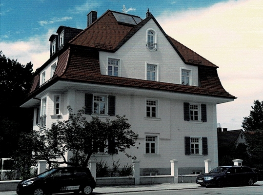 Das Bürgerhaus in der Feldmochinger Str. 1a nach der Renovierung in 2017